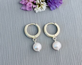 Silver huggie hoops with pearl drops, silver hoop earrings, minimalist earrings, freshwater pearl drops, 7mm pearl, 15mm hoop E630S