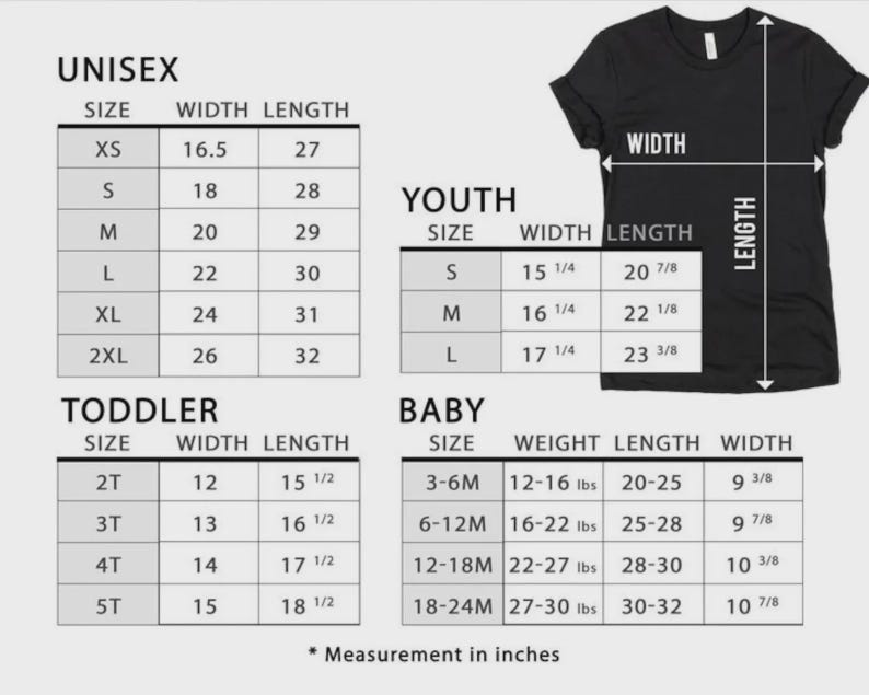 Pu&ograve; includere: T-shirt nero con tabelle delle taglie per abbigliamento unisex, giovani, bambini piccoli e neonati. Le tabelle mostrano le misure in pollici per larghezza e lunghezza, e le taglie per neonati includono il peso. Sfondo grigio chiaro.