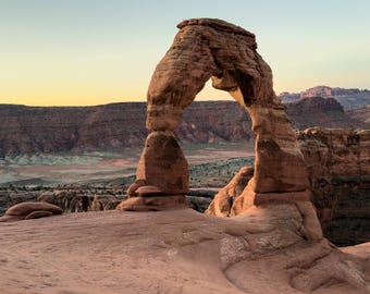 Amanecer en Delicate Arch / Paisaje del Parque Nacional Arches / Arte mural del desierto de Utah / Descarga digital