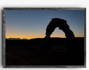 Silueta de arco delicado antes del amanecer / Arte mural del Parque Nacional Arches / Impresión minimalista de paisaje desértico / Descarga digital de Utah