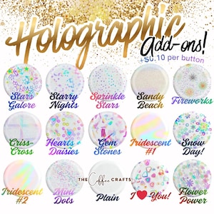 Può includere: Una collezione di componenti aggiuntivi o add-ons olografici con vari disegni, tra cui stelle, cuori e spruzzi. Ogni bottone è rotondo e presenta un motivo e una combinazione di colori unici. Il testo include "Holographic Add-ons!" e nomi dei bottoni.