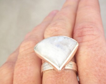 Moonstone ring / statement gemstone ring / silver moonstone ring / rainbow moonstone / boho jewelry