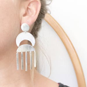 Boucles d&#39;oreilles soleil et lune / grandes boucles d&#39;oreilles / boucles d&#39;oreilles pendantes en argent faites à la main / épingles d&#39;oreilles lune audacieuses