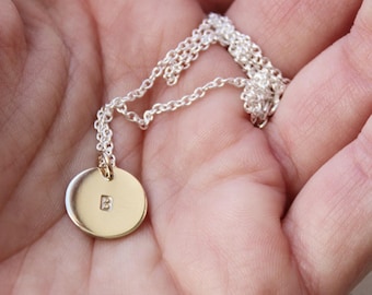 Collana con iniziale in oro 9 carati / Ciondolo rotondo personalizzato
