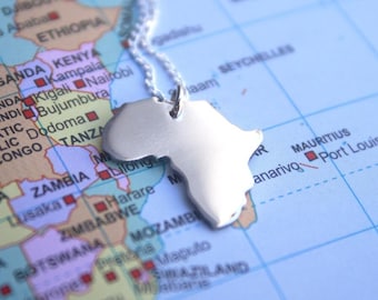 Halskette mit Afrika-Anhänger aus Sterlingsilber – handgesägt, 2 cm