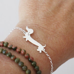 Dachshund bracelet / sausage dog bracelet / silver stacking bracelet / layering dog bracelet / gift for Dachshund lovers / Daxie jewelry