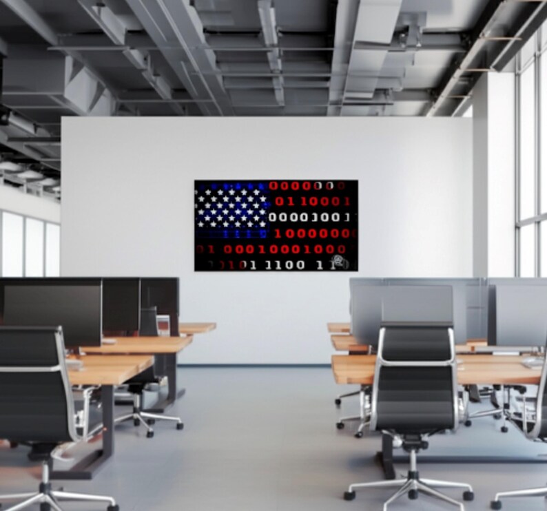 Puede incluir: Una obra de arte digital que representa la bandera estadounidense, con las estrellas y las rayas reemplazadas por c&oacute;digo binario. La obra se exhibe en una pared blanca en un entorno de oficina moderno, con escritorios y monitores de computadora visibles.