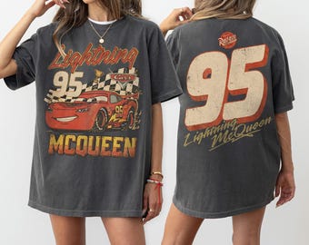 Camiseta Vintage Lightning McQueen Comfort Colors, Camiseta Disney Pixar Carros, Camiseta Retrô com Estampa do McQueen, Camiseta para Viagem de Férias em Família à Disney 2026