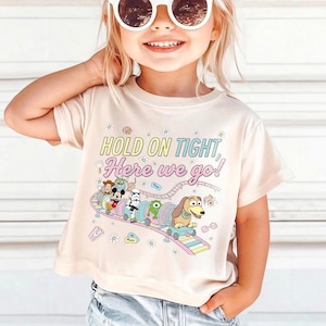 Retro Slinky Dog Dash Komfortfärger T-shirt, Toy Story Land Berg-och-dalbana T-shirt, Disney Hollywood Studios T-shirt, Håll i dig hårt grafisk T-shirt present bild 5