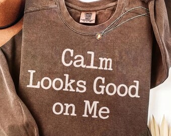 Calm Looks Good On Me PNG | Vintage Typewriter Font, T-Shirt Design (Digital Download)