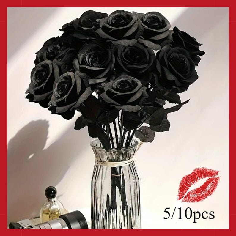 May include: A bouquet of black roses in a clear glass vase. The roses are fully bloomed and have dark green leaves. The vase is tied with a light-colored string. The image also includes a perfume bottle and a lipstick mark with the text "5/10pcs".