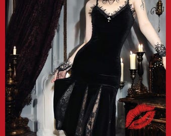Vestido largo gótico de terciopelo: vestido negro con tirantes finos y espalda descubierta