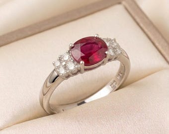 18K Solid White Gold Three Stone Ring 750 Hallmark  Minimalist Vintage Estate Jewelry  Vibrant Pink Red Magenta Mystery Gemstone