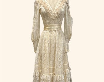 Abito da sposa boho vintage anni '70 Gunne Sax in pizzo color crema, stile prateria, midi, collo alto, stile vittoriano 0 2 XS