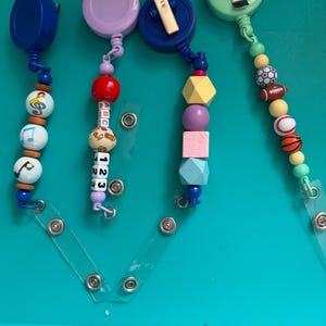 Des porte-badges amusants pour les enseignants ou les élèves