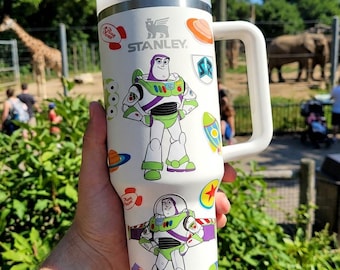 Bicchiere termico Buzz Lightyear da 40 once, stile Disney, tema spaziale e Toy Story, ideale come regalo.