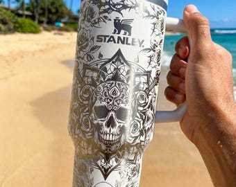 Vaso de acero inoxidable con grabado láser de calavera floral