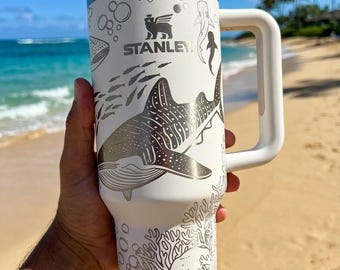 Bicchiere termico da 1,2 litri (40 oz) con squalo balena, inciso al laser, in acciaio inossidabile, ideale come regalo per gli amanti degli animali.