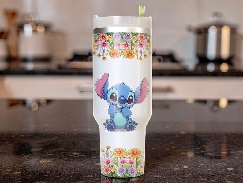 Puede incluir: Juego de tres tazas de cer&aacute;mica con acabado mate moteado. Las tazas son de color crema, gris claro y gris oscuro. Cada taza tiene un dise&ntilde;o simple y minimalista, ideal para caf&eacute; o t&eacute;.