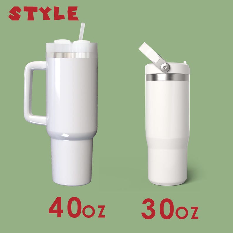 Puede incluir: Dos vasos aislados blancos con tapas y la palabra "STYLE" en letras rojas. Uno tiene un asa y una pajita, etiquetado como "40oz". El otro tiene un asa y est&aacute; etiquetado como "30oz".