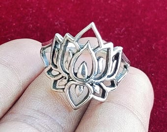 Anello in argento sterling 925 con fiore di loto: design Anello in argento sterling 925 con fiore di loto: design
