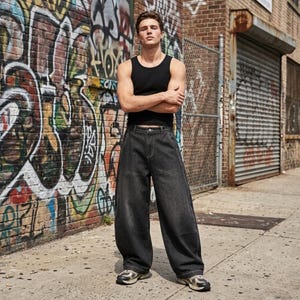 Black oversized wide leg streetwear jeans with relaxed baggy fit for skater and Y2K fashion style.