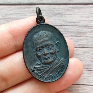 LuangPhu Waen Suchinno Victory Over Mara Amulet, Vintage pendant, Authentic Thai talisman, Buddhist protection charm, old lucky Thai amulet.