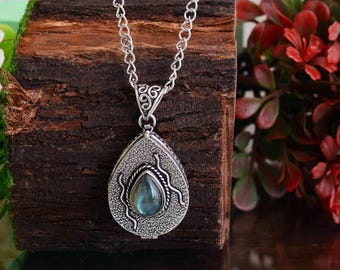 Collar con colgante de caja de veneno de latón con piedra de labradorita / Collar con medallón de lágrima vintage / Regalo de joyería con estilo gótico bohemio
