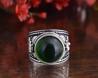 Vintage Brass Poison Box Ring with Green Aventurine Gemstone – Hidden Locket Ring, Boho Statement Jewelry