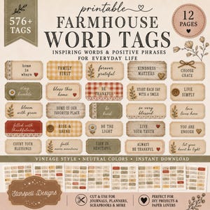 Op de afbeelding: Een verzameling printbare farmhouse-woordlabels met meer dan 576 labels verdeeld over 12 pagina's. De rechthoekige labels bevatten positieve zinnen en inspirerende woorden in diverse lettertypes, versierd met bloemen, hartjes en knopen.