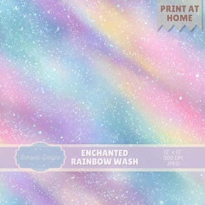 Könnte beinhalten: Digitaldruck mit einem verträumten Regenbogen-Wasch-Design in Pastellfarben. Das Bild enthält den Text "Enchanted Rainbow Wash" und die Abmessungen 30,48 cm x 30,48 cm. Das Design hat einen gesprenkelten Effekt und die Worte "Print at Home".