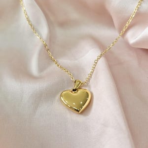 Elegant and stylish gold plated heart pendant necklace