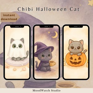 Op de afbeelding: Drie smartphoneschermen met schattige Halloween katten illustraties. Eén kat draagt een spookkostuum, een andere draagt een heksenhoed en de derde zit in een uitgesneden pompoen. Tekst luidt "Chibi Halloween Cat" en "instant download".