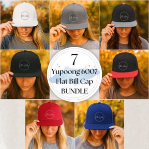 Könnte beinhalten: Ein Bundle von sieben Flat-Bill-Caps in verschiedenen Farben, darunter Weiß, Grau, Schwarz, Rot und Blau. Jede Cap hat ein kreisförmiges Logo. Das Bild enthält den Text "7 Yupong 6007 Flat Bill Cap BUNDLE."