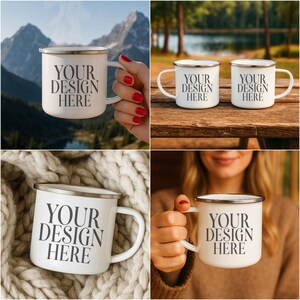 Op de afbeelding: Witte emaille mokken met zilveren randen en de tekst "YOUR DESIGN HERE" worden in verschillende omgevingen getoond. E&eacute;n mok wordt door een persoon vastgehouden, andere staan op een houten tafel en een gebreide deken.