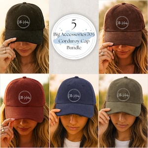 Puede incluir: Un conjunto de cinco gorras de pana en varios colores: negro, marrón, rojo, azul marino y verde oliva. Cada gorra tiene una visera curva y un logotipo circular con el texto "Little Macks". Es el "Big Accessories 703 Corduroy Cap Bundle".