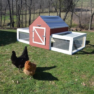 Amish Made Chicken Coop / Chicken Tractor 6 - 7 birds