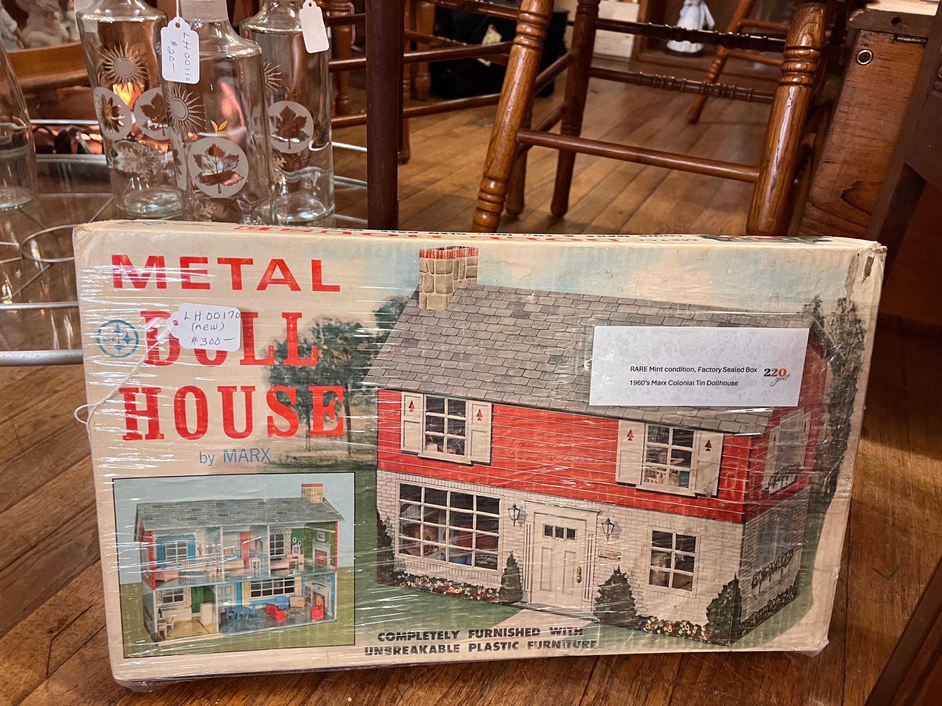 Vintage 1960 Dollhouse