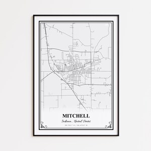 Könnte beinhalten: Ein gerahmter Schwarz-Weiß-Kartendruck von Mitchell, Indiana, Vereinigte Staaten. Die Karte zeigt detaillierte Straßenlayouts und ist mit dem Namen und den Koordinaten der Stadt beschriftet. Der Druck ist in einem schwarzen Rahmen eingefasst.