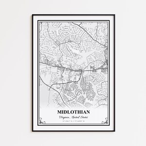 Peut inclure: Une impression encadrée en noir et blanc d'une carte de Midlothian, Virginie, États-Unis. La carte détaille les routes et les quartiers de la ville. Le texte "MIDLOTHIAN Virginia, United States" est affiché en bas, avec les coordonnées 37.5061° N / 77.6490° W.