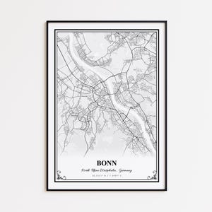 Könnte beinhalten: Gerahmter Schwarz-Weiß-Kartendruck von Bonn, Nordrhein-Westfalen, Deutschland. Die Karte zeigt das Layout der Stadt mit Straßen und dem Rhein. Der Druck enthält den Stadtnamen und die Koordinaten.