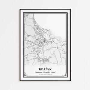 Könnte beinhalten: Ein gerahmter Schwarz-Weiß-Kartendruck von Gdańsk, Polen. Die Karte zeigt das Straßennetz und die geografischen Merkmale der Stadt. Der Name der Stadt und die Koordinaten sind unten aufgedruckt. Der Druck ist in einem schwarzen Rahmen.