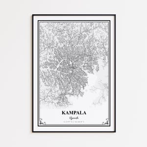 Könnte beinhalten: Gerahmter Druck von Kampala, Uganda, mit einer detaillierten Graustufenkarte. Der Name der Stadt befindet sich unten, darunter Koordinaten. Dekorative Verzierungen befinden sich in den Ecken.