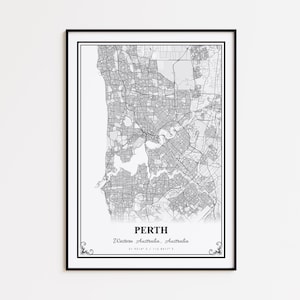 Puede incluir: Una impresión enmarcada en blanco y negro del mapa de Perth, Australia Occidental. El mapa detalla el diseño de la ciudad, con calles y vías fluviales. La impresión incluye el nombre de la ciudad y sus coordenadas.