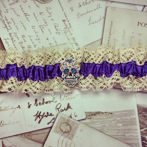 Purple skull garter, gothic garter, skull garter, wedding garter, rockabilly, calaveras, zombie, bridal shower gift