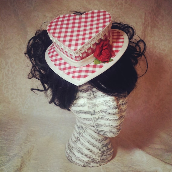 Valentines Accessory, Heart Shaped Mini Top Hat for Dates  display picture 3