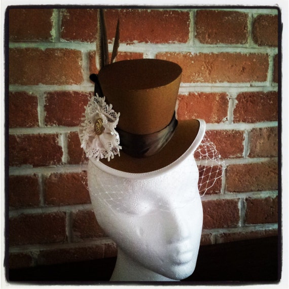 Silk Mini Top Hat, Brassy Gold Victorian Fascinator With  display picture 1