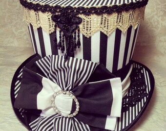 Cappello da festa, cappello da festa a righe bianche e nere per carnevali e feste. Un tocco di moda alternativo!