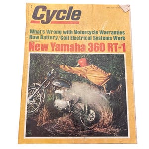 Puede incluir: Número de abril de 1970 de la revista Cycle. La portada presenta una prueba de carretera de la motocicleta New Yamaha 360 RT-1. La portada también incluye el texto "What's Wrong with Motorcycle Warranties" y "How Battery/Coil Electrical Systems Work."