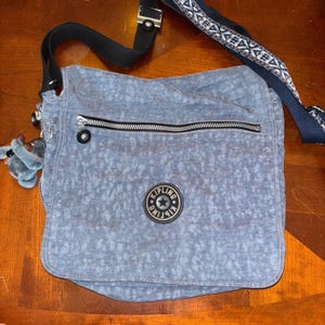 Kipling Madhouse Expandable Blue Messenger Bag | Michela  display picture 1